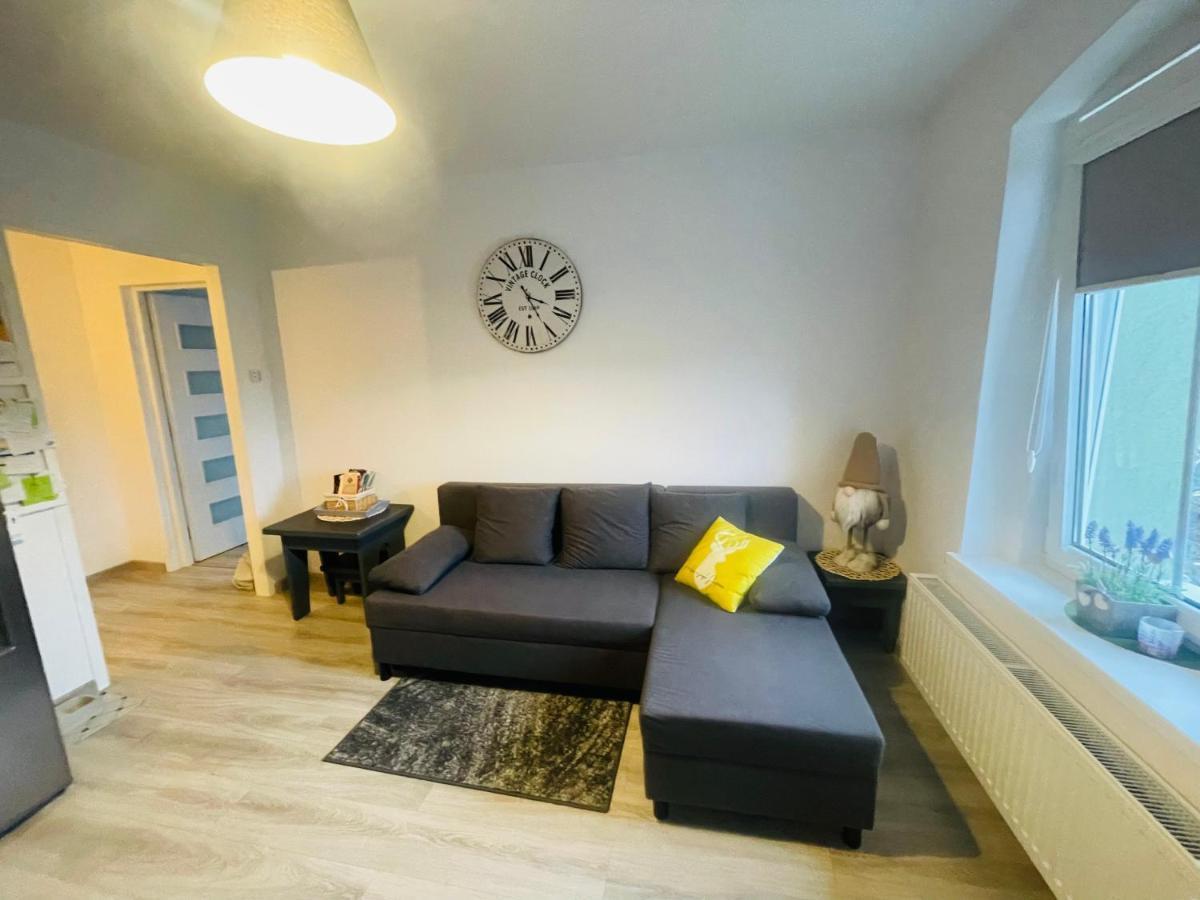 Апартаменты Apartament Oliwia Еленя-Гура Экстерьер фото
