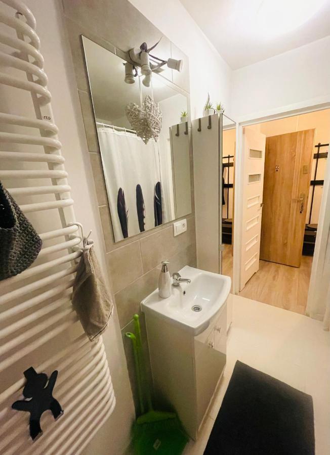 Апартаменты Apartament Oliwia Еленя-Гура Экстерьер фото