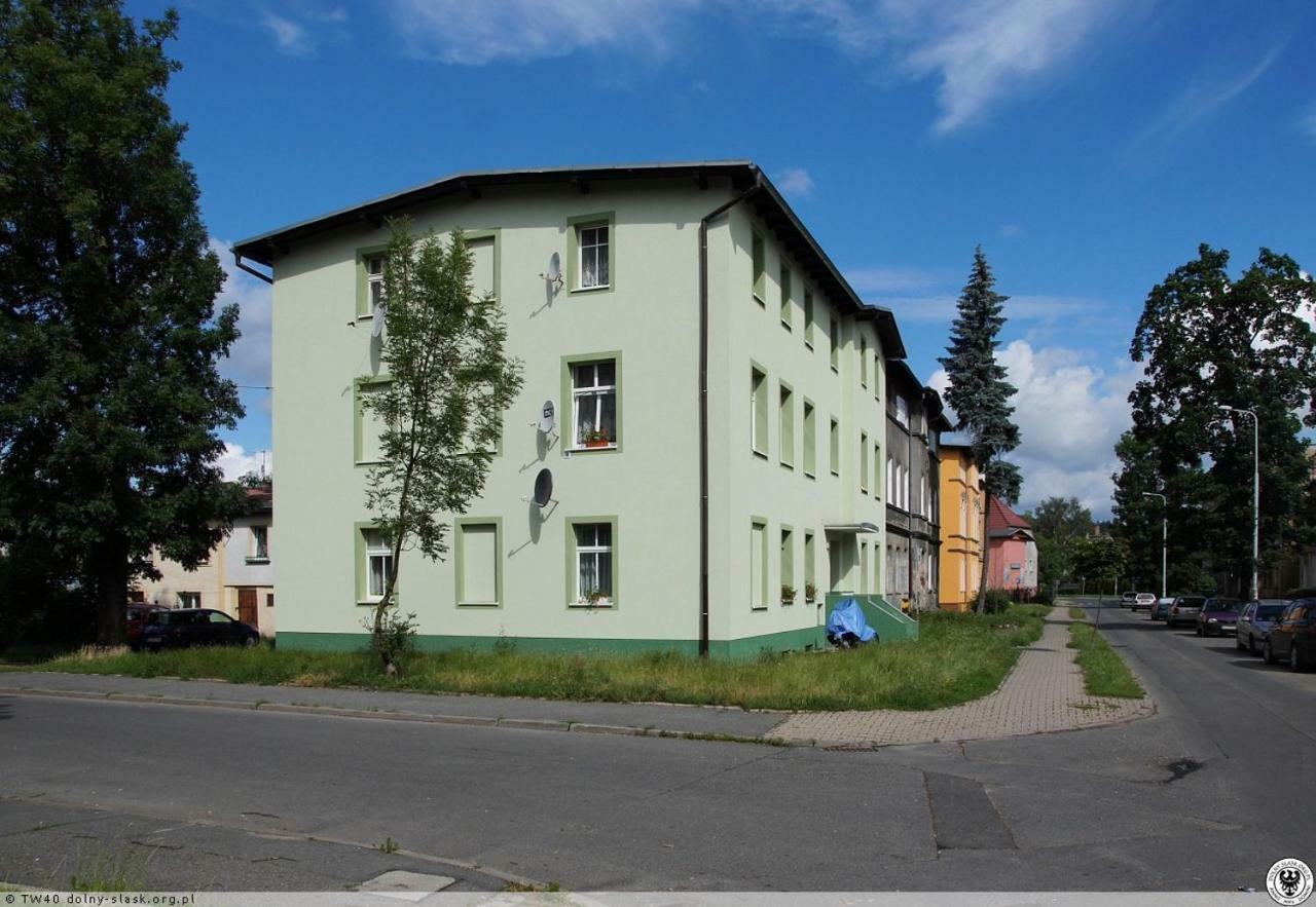 Апартаменты Apartament Oliwia Еленя-Гура Экстерьер фото