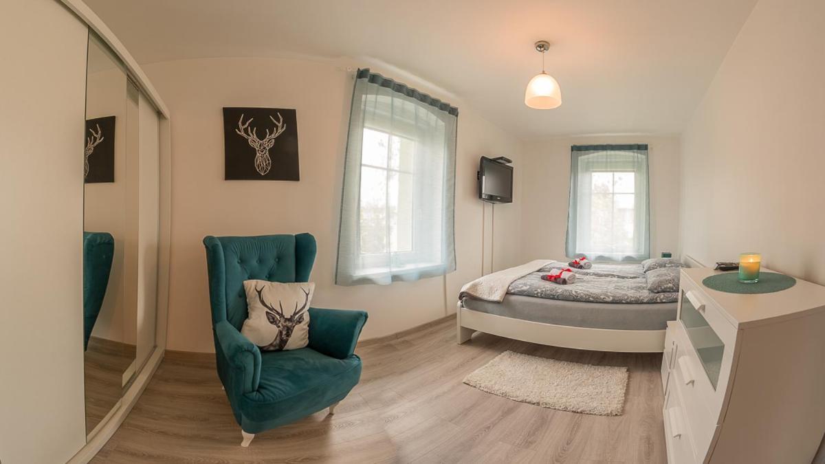 Апартаменты Apartament Oliwia Еленя-Гура Экстерьер фото